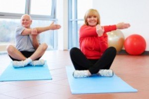 seniot-yoga-couple